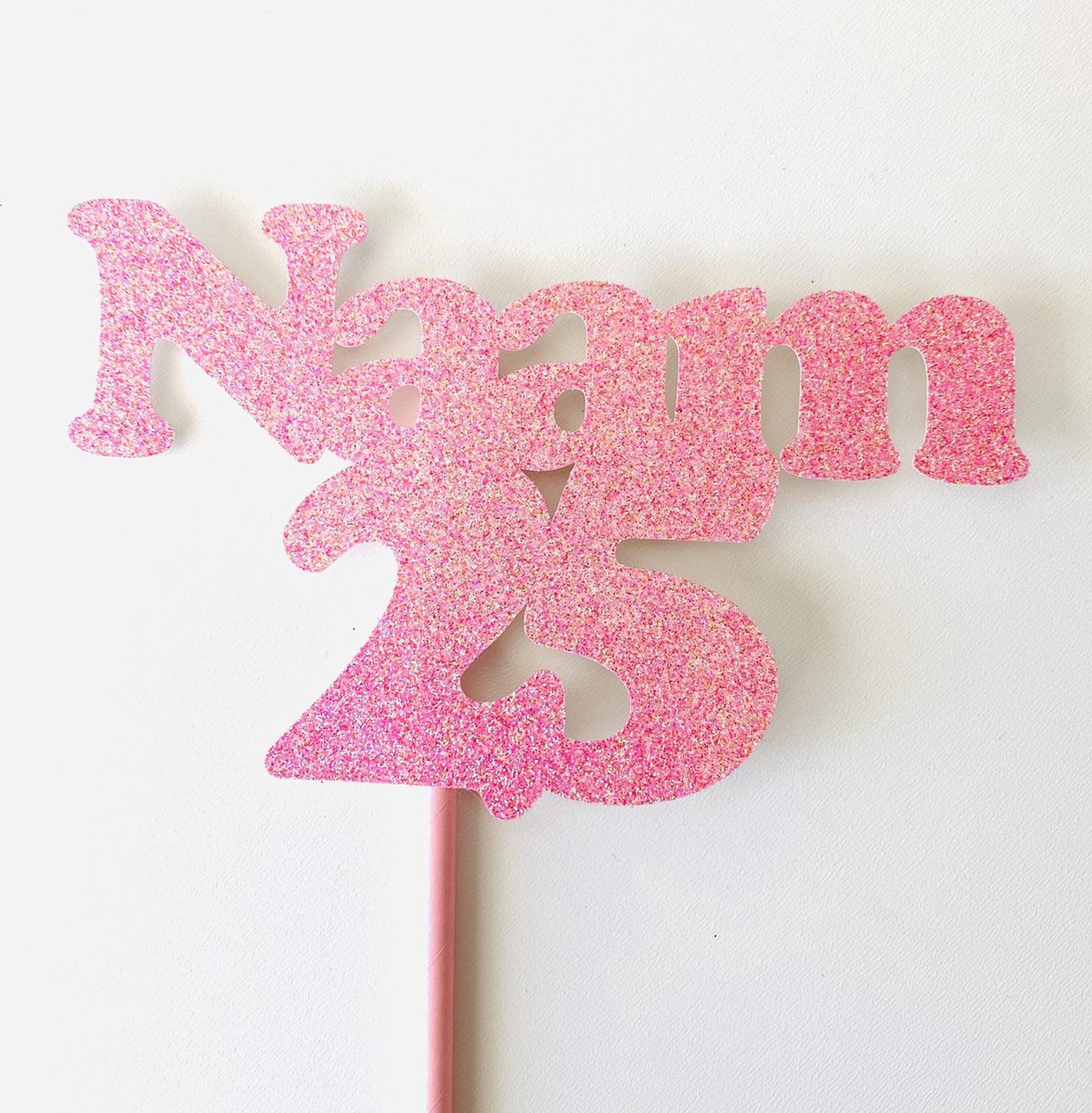 Taarttopper | Cake topper | Teksttopper I Naam en leeftijd| 16 cm | Roze glitter | karton